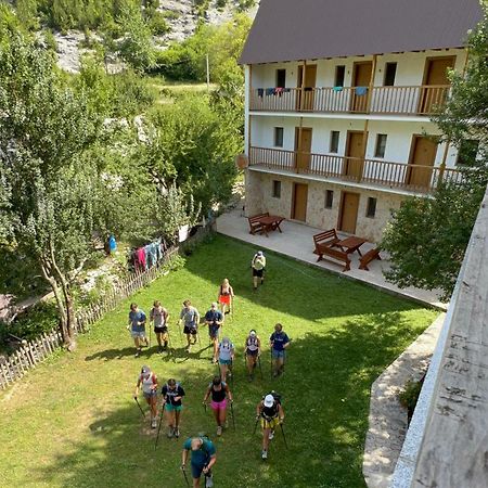 Bujtina Zici Hotell Theth Eksteriør bilde