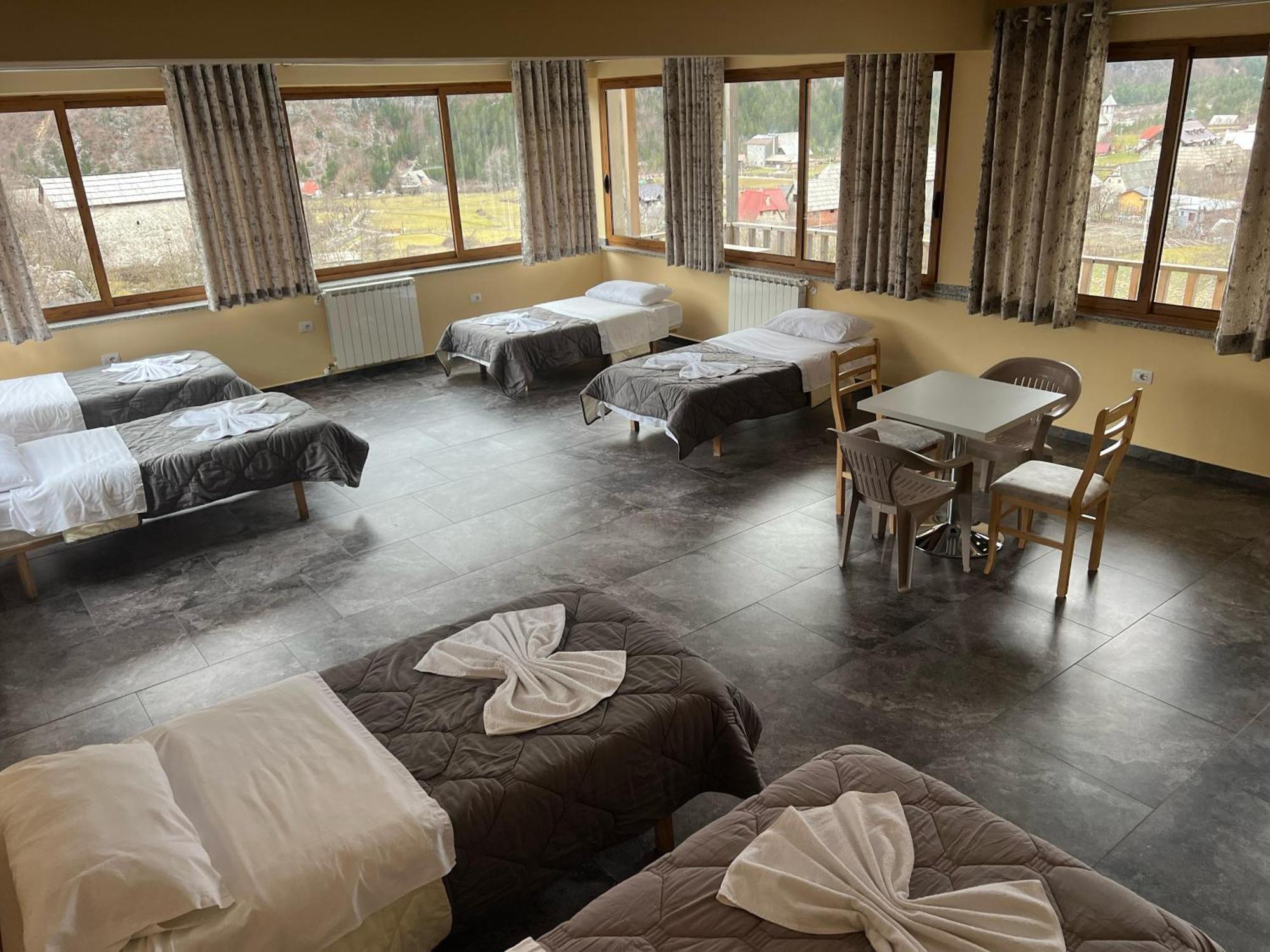Bujtina Zici Hotell Theth Eksteriør bilde